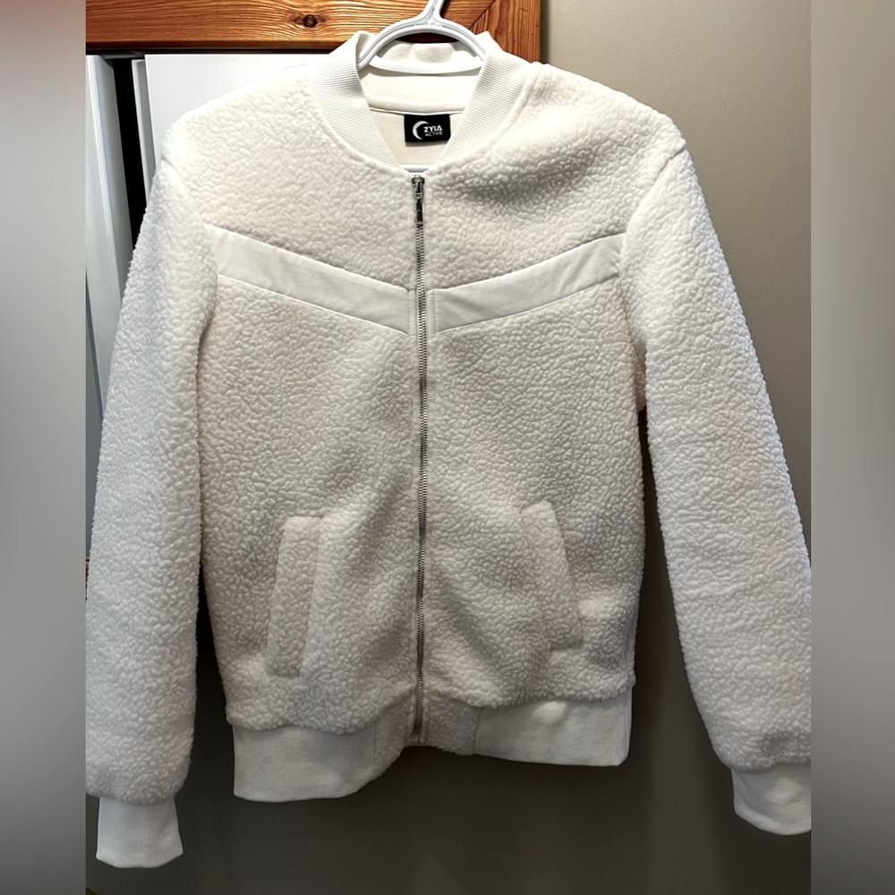 Zyia “Flying V” jacket. XS. Off white in colour.